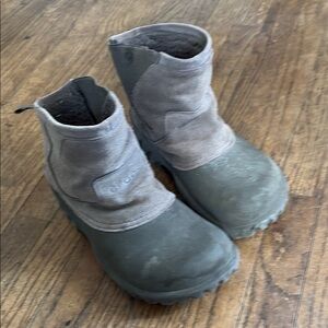 Crocs boots fuzzy lined brown men’s 10 women’s 12